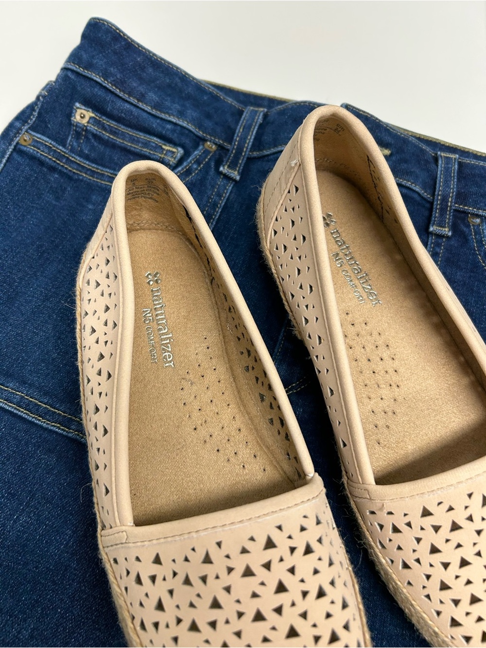 Naturalizer Beige Slip-On Flats Size 7M - Picture 2 of 9